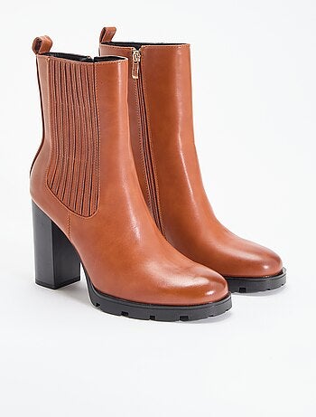 Botas em imitação de pele de salto alto