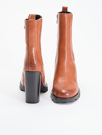 Botas em imitação de pele de salto alto