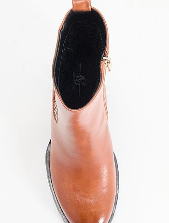 Botas em imitação de pele de salto alto