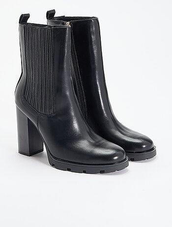 Botas em imitação de pele de salto alto