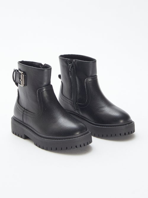 Botas em pele sintética texturada com fivela metálica de fantasia - Kiabi