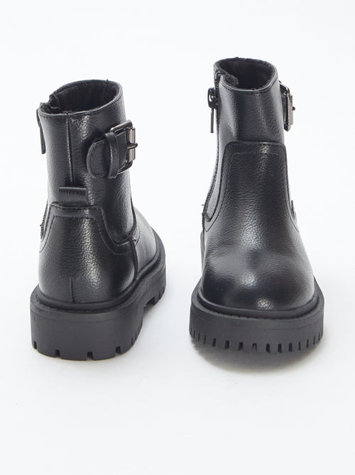 Botas em pele sintética texturada com fivela metálica de fantasia - Kiabi