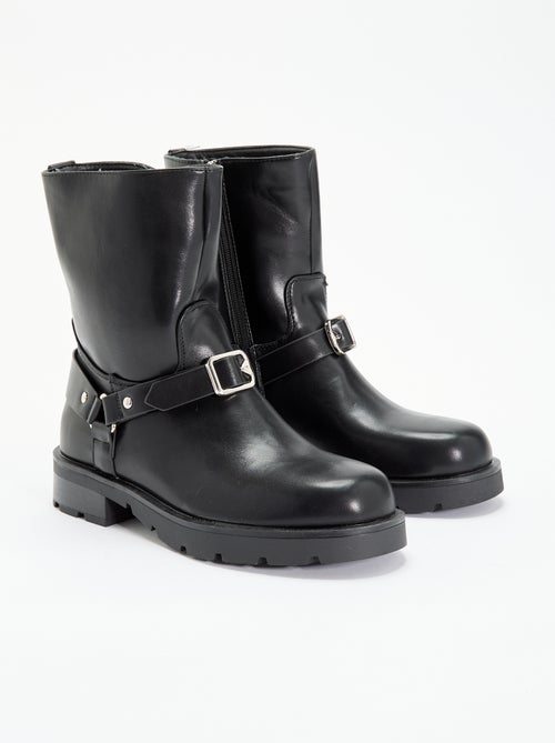 Botas em verniz sintético com tiras decorativas - Kiabi Botas em verniz sintético com tiras decorativas - Kiabi
