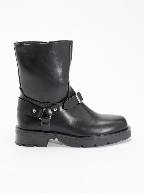 Botas em verniz sintético com tiras decorativas - Kiabi Botas em verniz sintético com tiras decorativas - Kiabi
