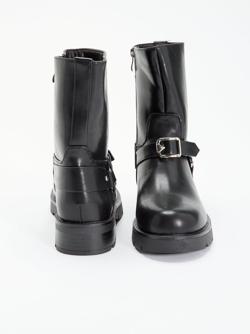 Botas em verniz sintético com tiras decorativas Preto - Kiabi