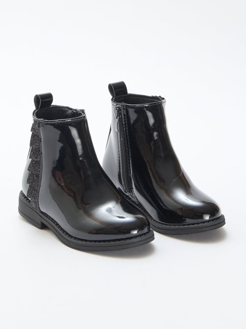 Botas envernizadas com detalhe de folho liso - Kiabi