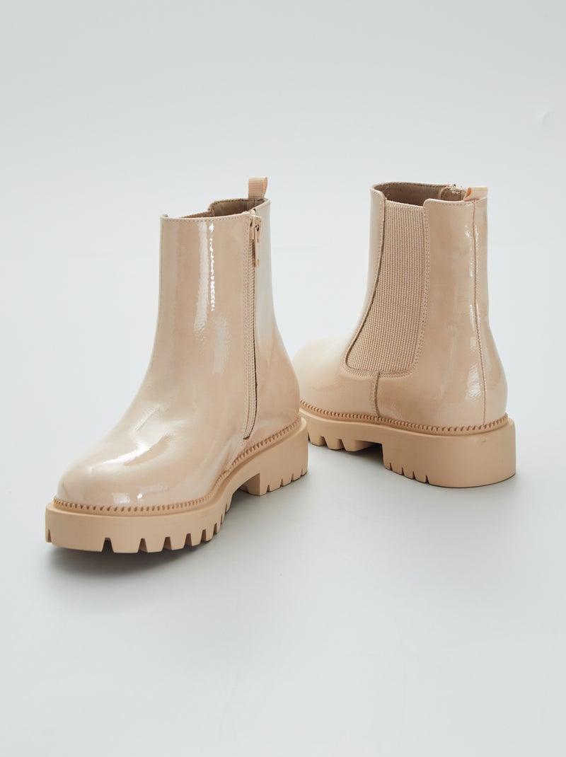 Botas estilo chelsea em material brilhante BEGE - Kiabi