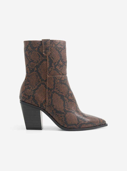 Botas estilo cowboy imitação pele de cobra - Kiabi Botas estilo cowboy imitação pele de cobra - Kiabi