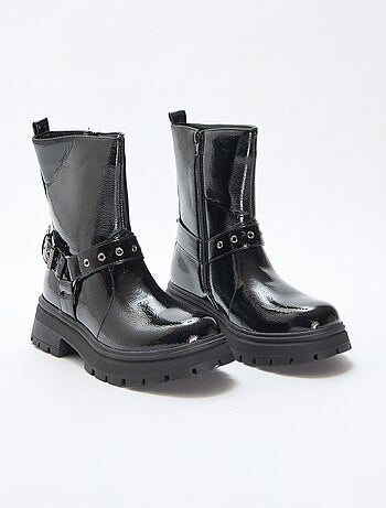 Botas estilo motociclista em verniz liso