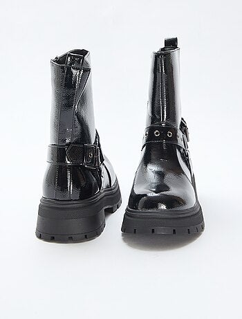 Botas estilo motociclista em verniz liso