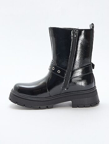 Botas estilo motociclista em verniz liso