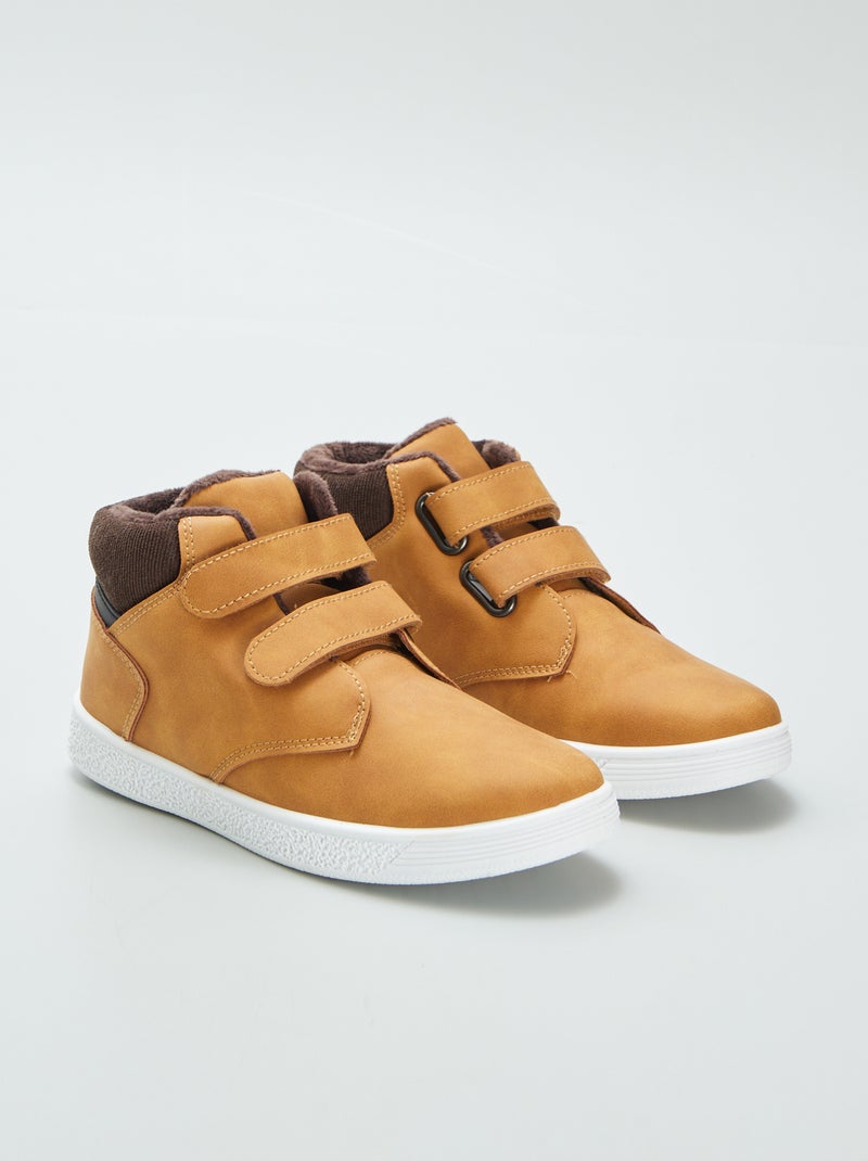 Botas forradas com abertura com tira de velcro e atacadores CASTANHO - Kiabi
