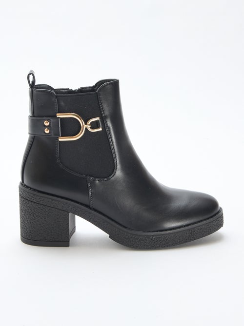Botas modelo Chelsea com tiras de fivela douradas - Kiabi