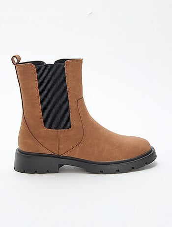 Botas modelo Chelsea em pele sintética com foles elásticos