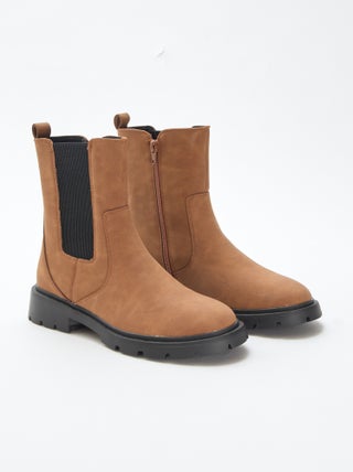 Botas modelo Chelsea em pele sintética com foles elásticos