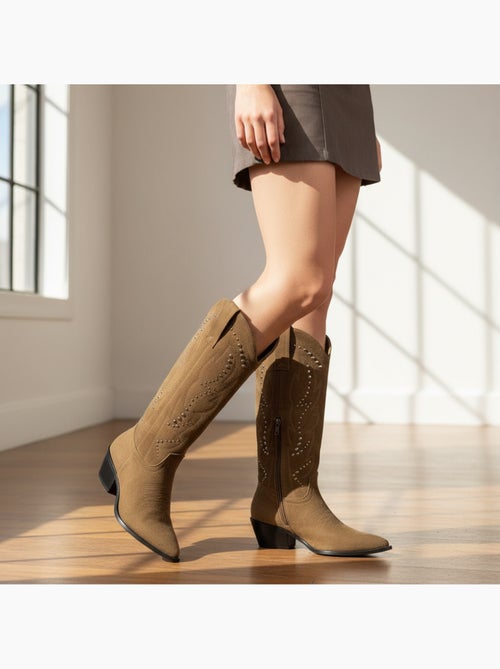 Botas santiag mulher cano alto camurça sintética tachas salto bloco 4 cm ozabi - Kiabi Botas santiag mulher cano alto camurça sintética tachas salto bloco 4 cm ozabi - Kiabi