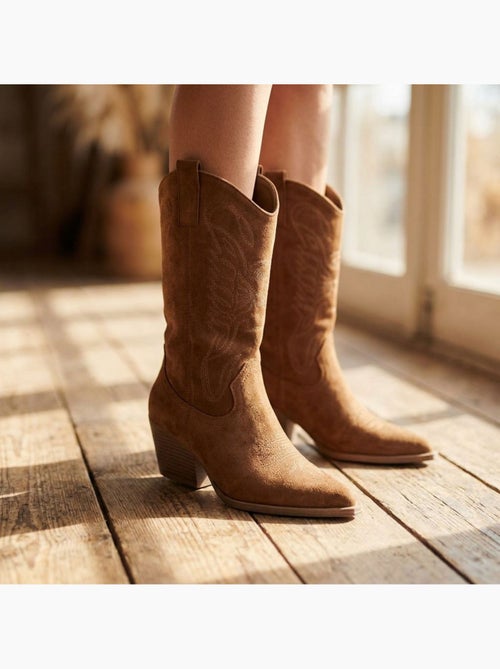 Botas santiag mulher perna alta camurça salto bloco 6 cm bico fino ozabi - Kiabi Botas santiag mulher perna alta camurça salto bloco 6 cm bico fino ozabi - Kiabi