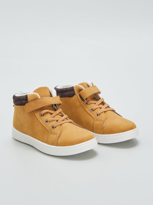 Botas tipo ténis com tira de velcro - Kiabi