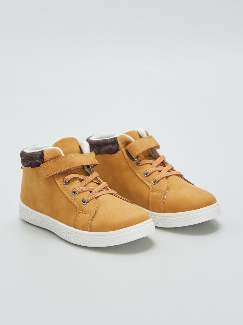 Botas tipo ténis com tira de velcro CASTANHO - Kiabi
