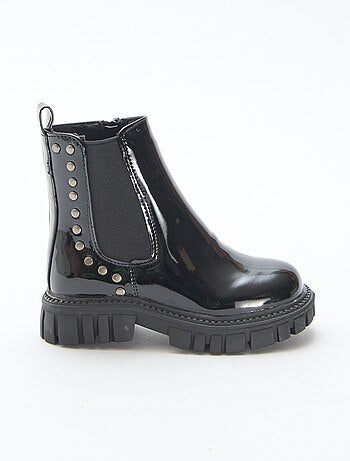 Botins Chelsea em verniz