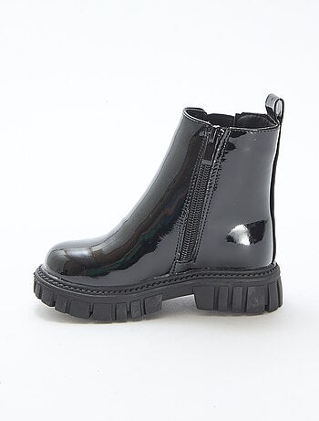 Botins Chelsea em verniz