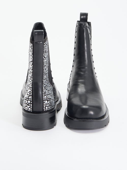 Botins com detalhe cravejado e strass - Kiabi Botins com detalhe cravejado e strass - Kiabi