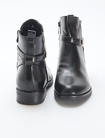 Botins com tira lisa