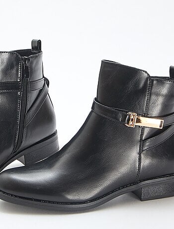 Botins com tira lisa