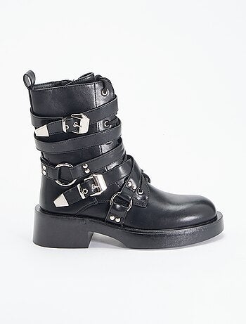 Botins com tiras