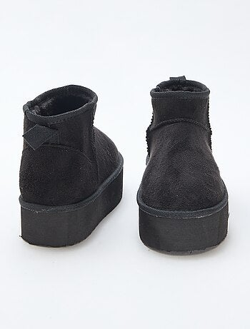 Botins curtos em camurça