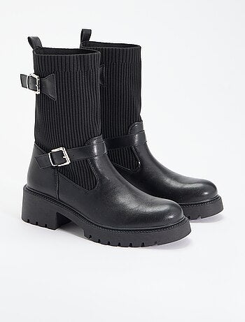 Botins efeito meia em imitação de pele com fivela