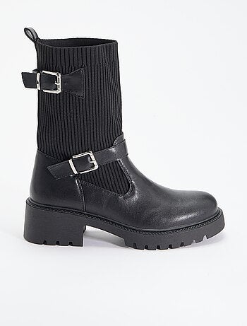 Botins efeito meia em imitação de pele com fivela