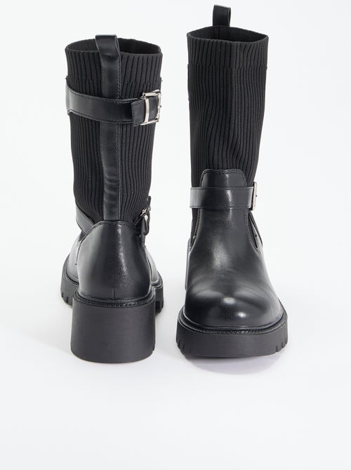 Botins efeito meia em imitação de pele com fivela - Kiabi Botins efeito meia em imitação de pele com fivela - Kiabi