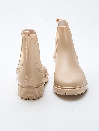 Botins em borracha