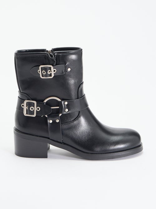 Botins em imitação de pele com fivelas fantasia - Kiabi Botins em imitação de pele com fivelas fantasia - Kiabi