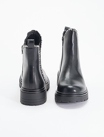 Botins em imitação de pele com strass