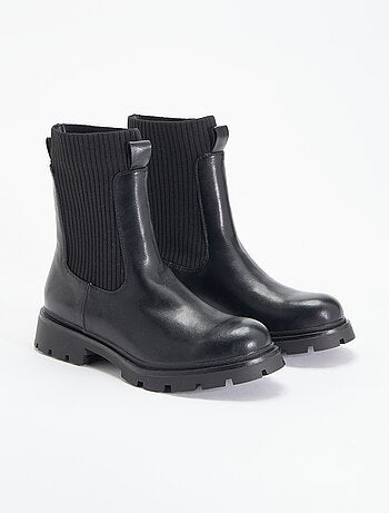 Botins em imitação de pele
