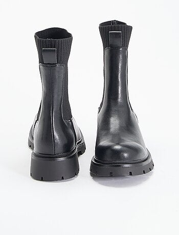 Botins em imitação de pele