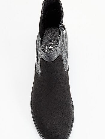 Botins em imitação de pele texturada e camurça