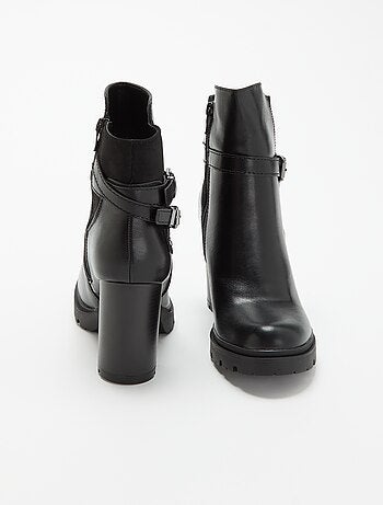 Botins em sintético de salto alto
