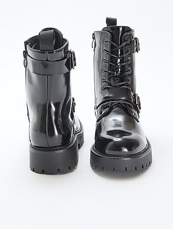 Botins envernizados lisos