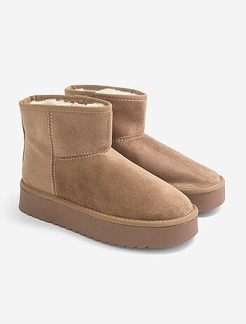 Botins forrados com sola compensada
