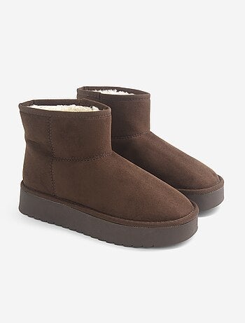 Botins forrados com sola compensada
