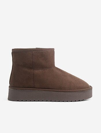 Botins forrados com sola compensada