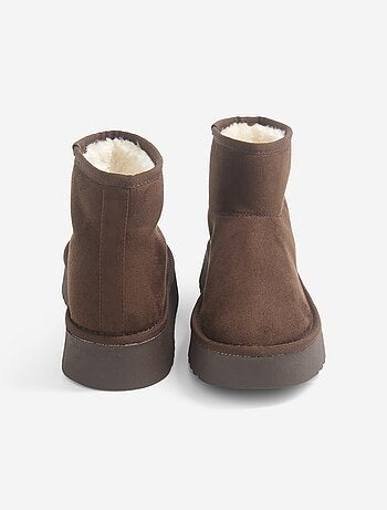 Botins forrados com sola compensada