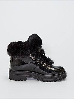 Botins forrados e com verniz 'forro e joia' - Kiabi