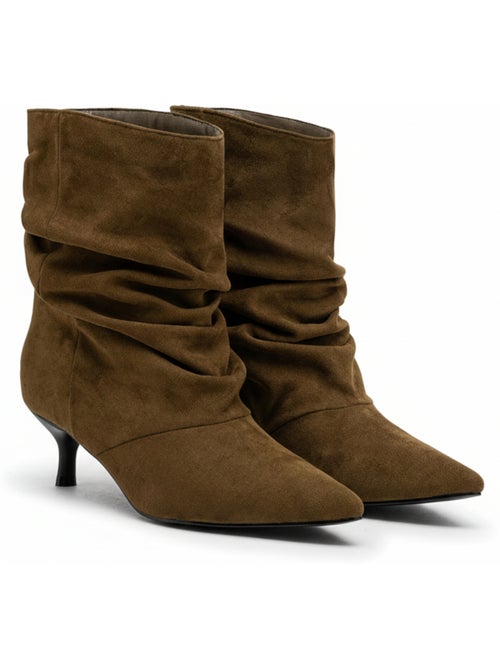 Botins mulher camurça pregueada salto fino 4 cm bico apontado ozabi - Kiabi Botins mulher camurça pregueada salto fino 4 cm bico apontado ozabi - Kiabi