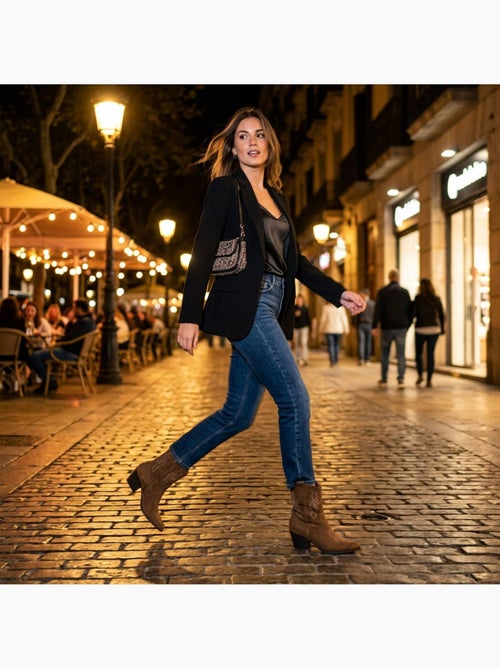 Botins santiag mulher camurça salto bloco 6 cm a meio da perna ponta afilada ozabi - Kiabi Botins santiag mulher camurça salto bloco 6 cm a meio da perna ponta afilada ozabi - Kiabi