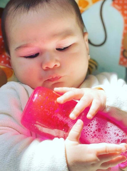 Brinquedo sensorial para bebê garrafa flutuante | petit boum - Kiabi