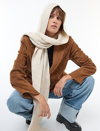 Cachecol de tricô com capuz integrado